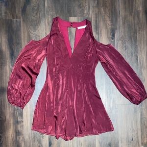 Long sleeves maroon romper